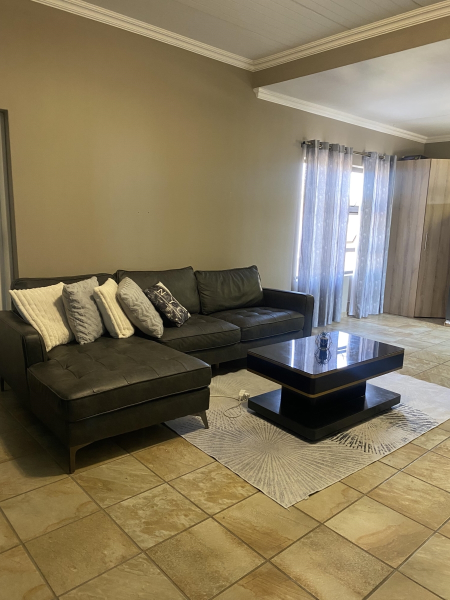 2 Bedroom Property for Sale in Gateway Manor North West